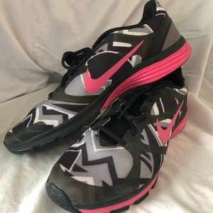 Women’s Nike Black, White, Grey Chevron Shoes